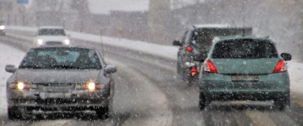 Како безбедно да возите во зимски услови?